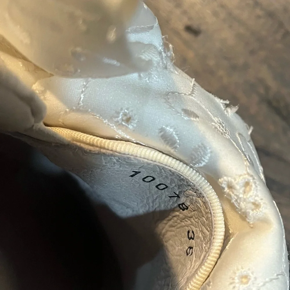 Joshua Sanders White Eyelet Bow Slip-On Sneakers‎ – Size 36 (US 6)